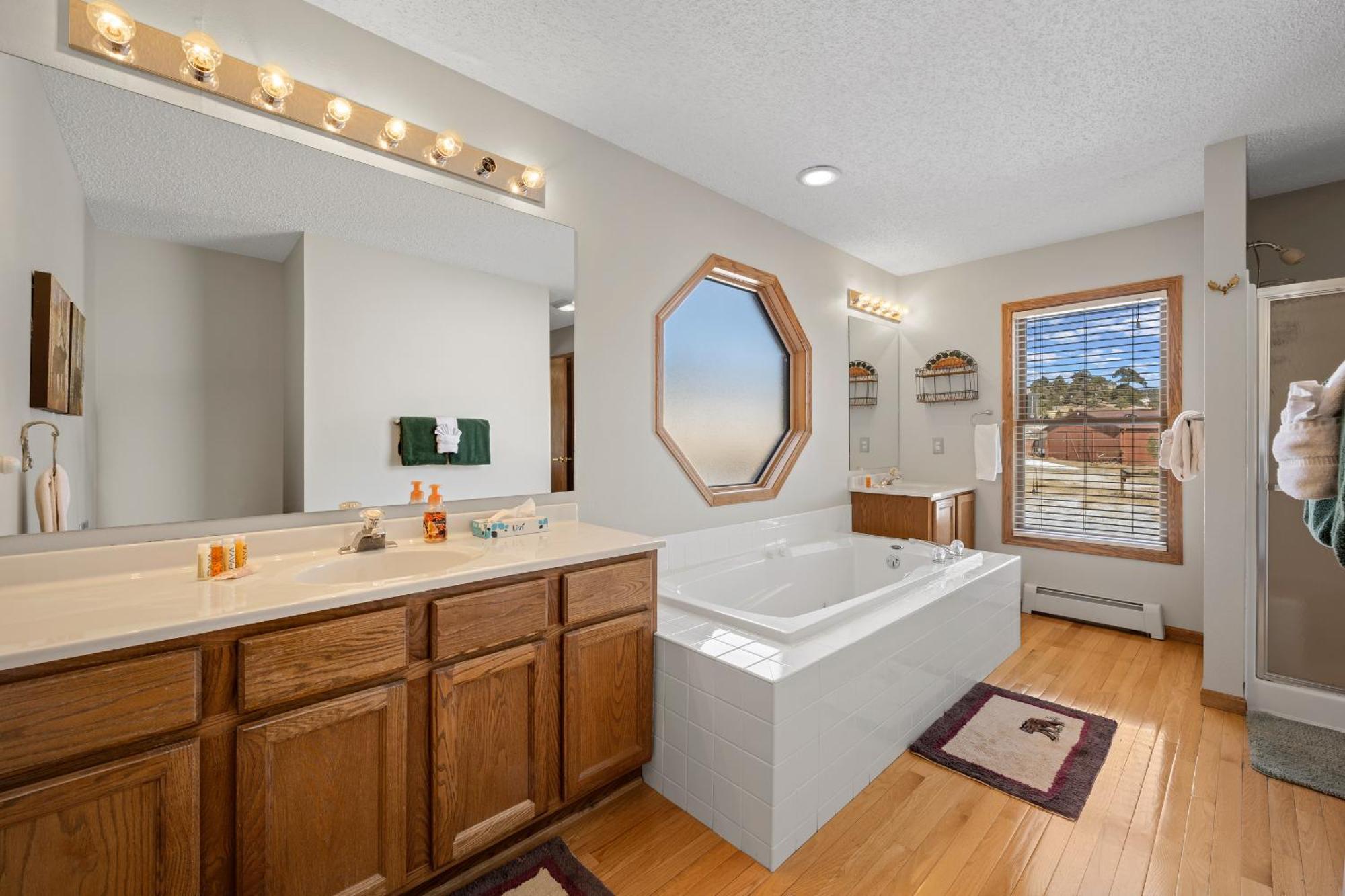 Lily Mountain Lodge - Amazing Mountains Views, Private Hot Tub, Great Location エステス・パーク 部屋 写真